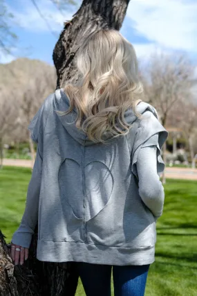 CUT OFF SWEATSHIRT W/HEART - HEATHER GREY